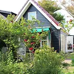 Zomerhuisje Op Дом отдыха *