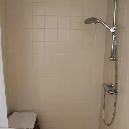 Zomerhuisje Op * 赫伊斯代嫩